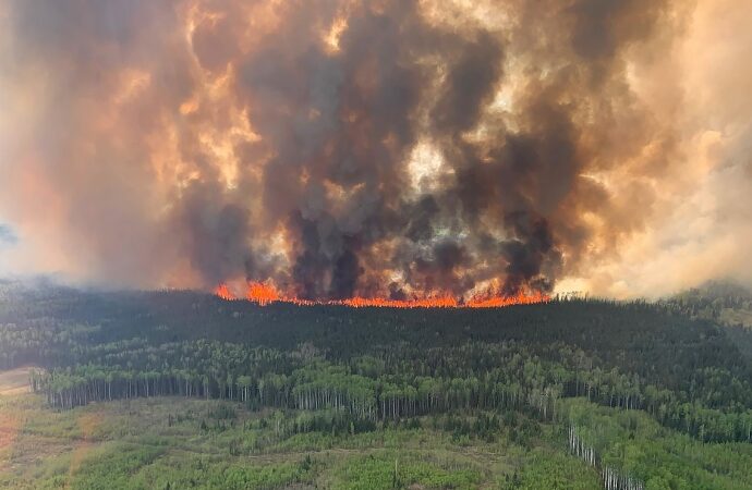 Alberta wildfires: What to know on Monday