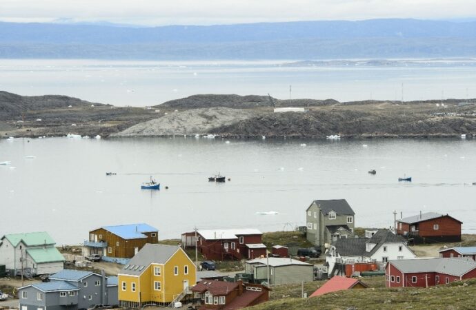 Unions holds rally in Iqaluit as housing authority strike nears 70-day mark