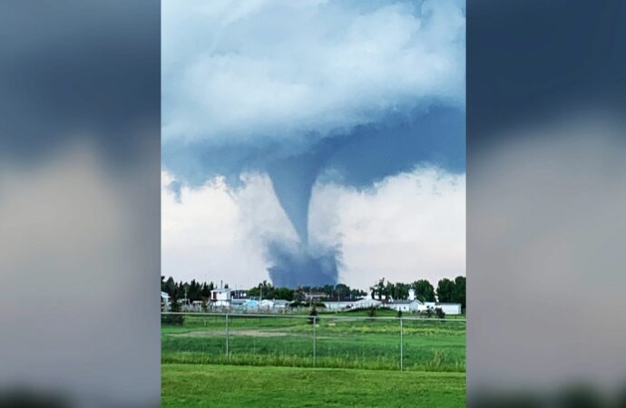Carstairs, Alta., community comes together following massive tornado