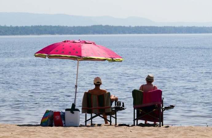Heat warnings in place in six provinces, two territories